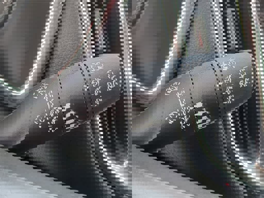 Used 2020 Chevrolet Equinox LT w/ Driver Convenience Package image 24