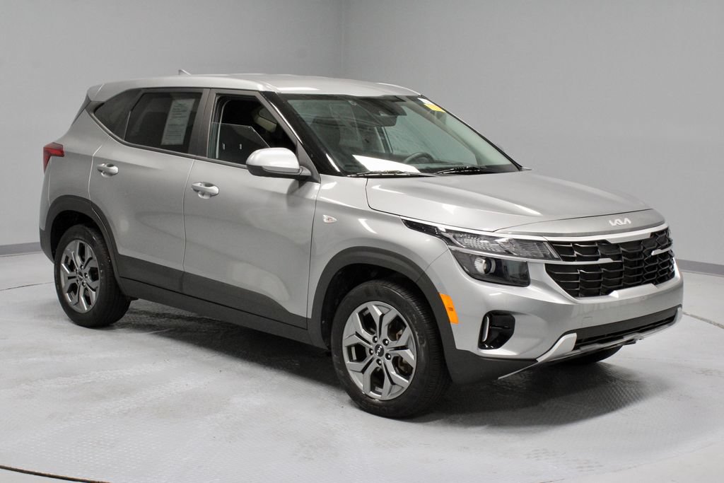 Used 2024 Kia Seltos LX AWD/4WD image 1