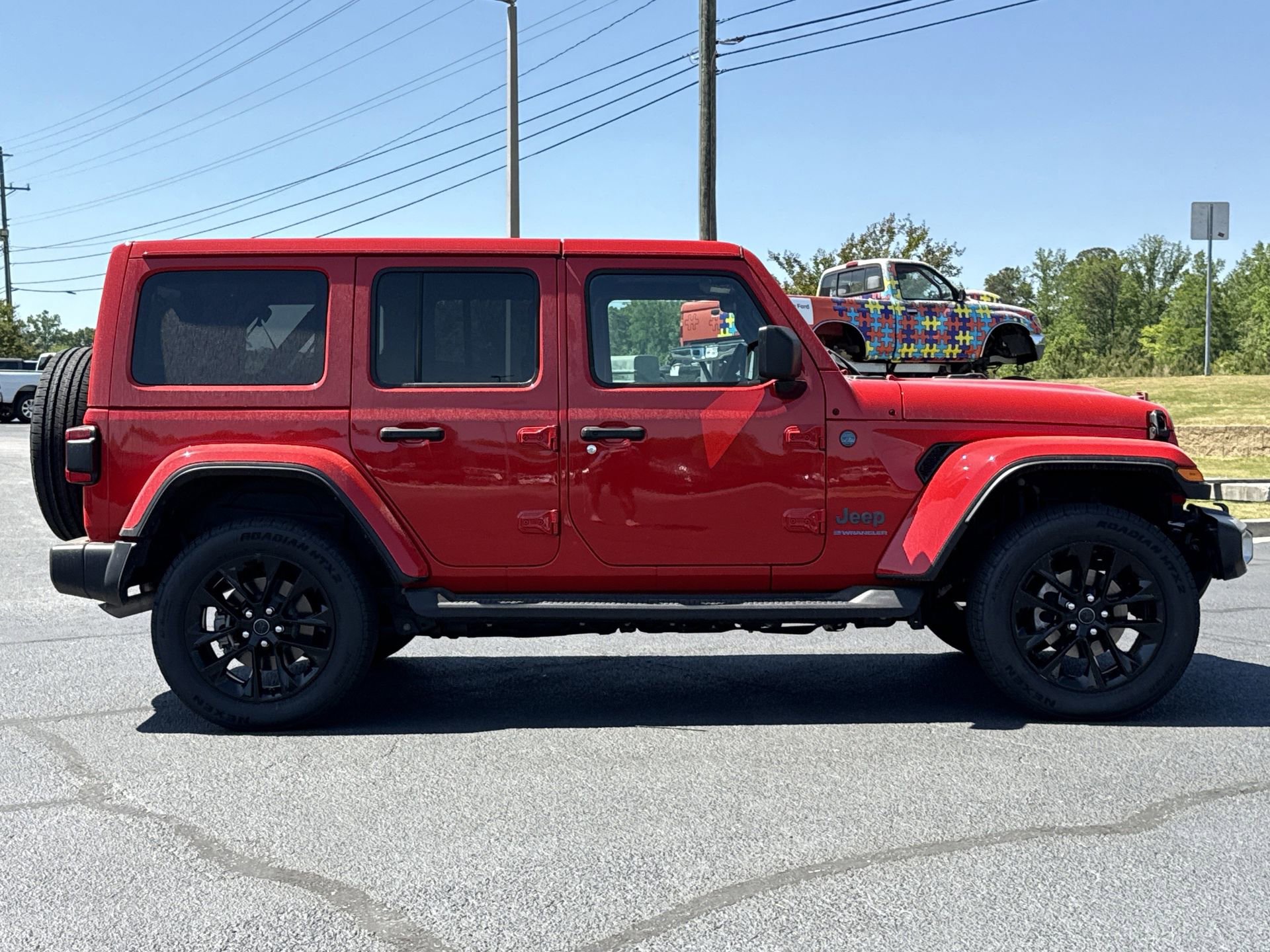 Used 2025 Jeep Wrangler Unlimited Sahara AWD/4WD image 21