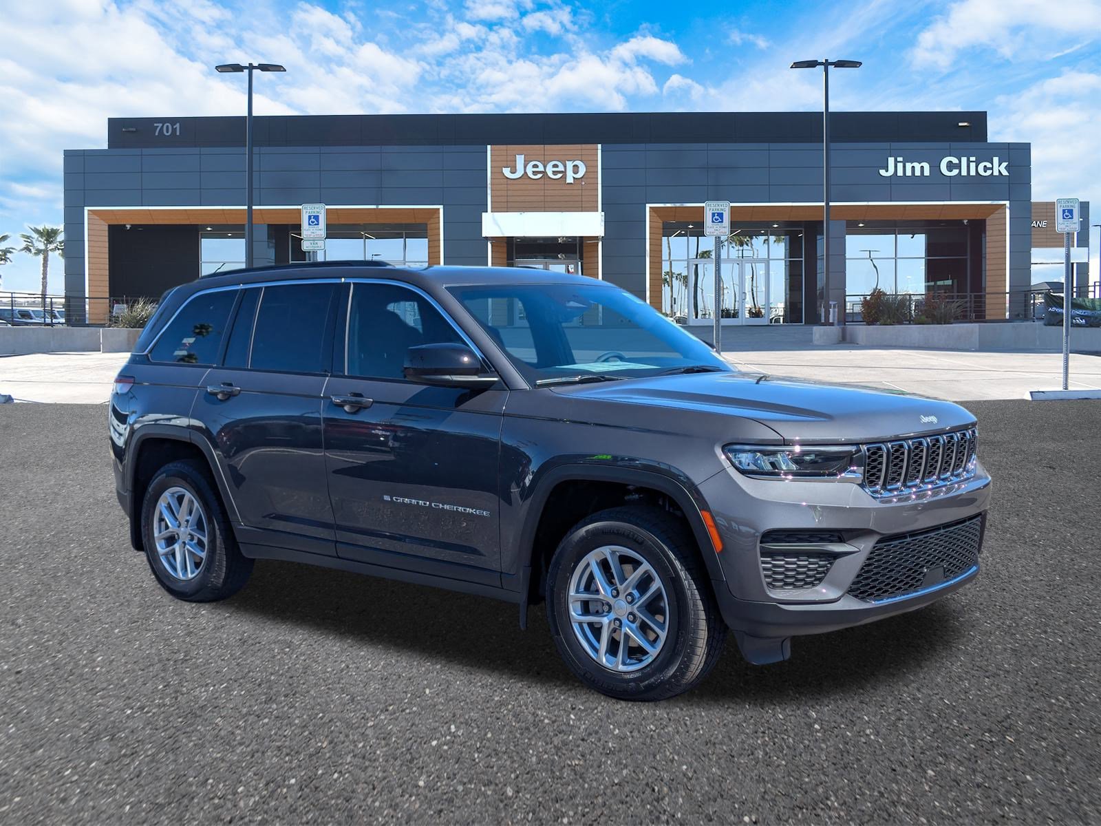 New 2025 Jeep Grand Cherokee Laredo X w/ Trailer Tow Package