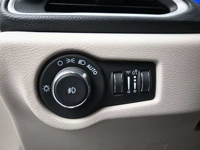 Used 2024 Chrysler Pacifica Limited FWD image 27