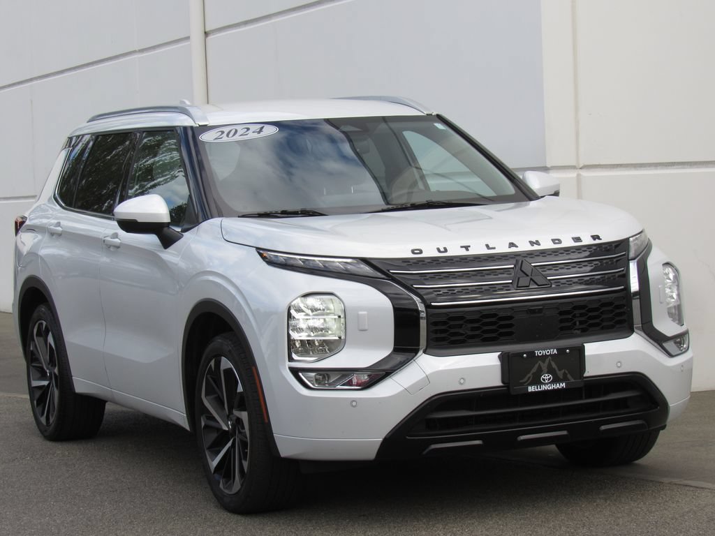 Used 2024 Mitsubishi Outlander 4WD Plug-In Hybrid image 2