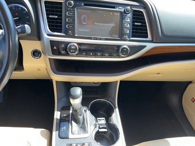 Used 2017 Toyota Highlander Limited Platinum image 20