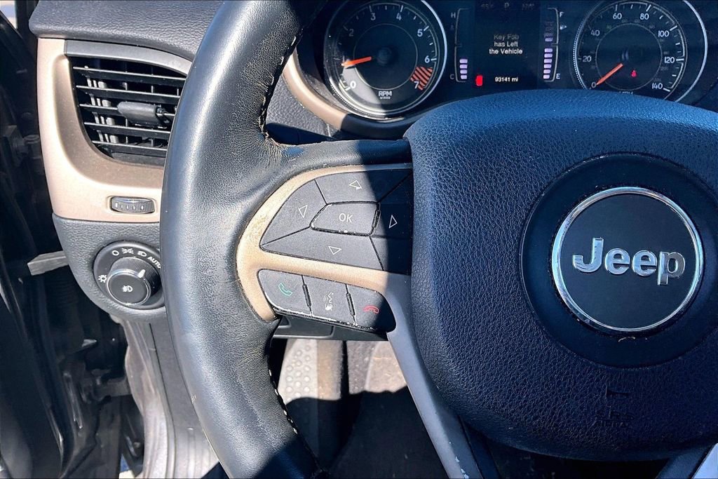 Used 2015 Jeep Cherokee Latitude w/ Comfort/Convenience Group image 11