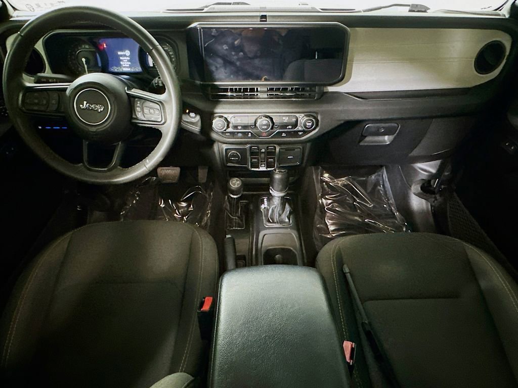 Used 2024 Jeep Wrangler Unlimited image 16