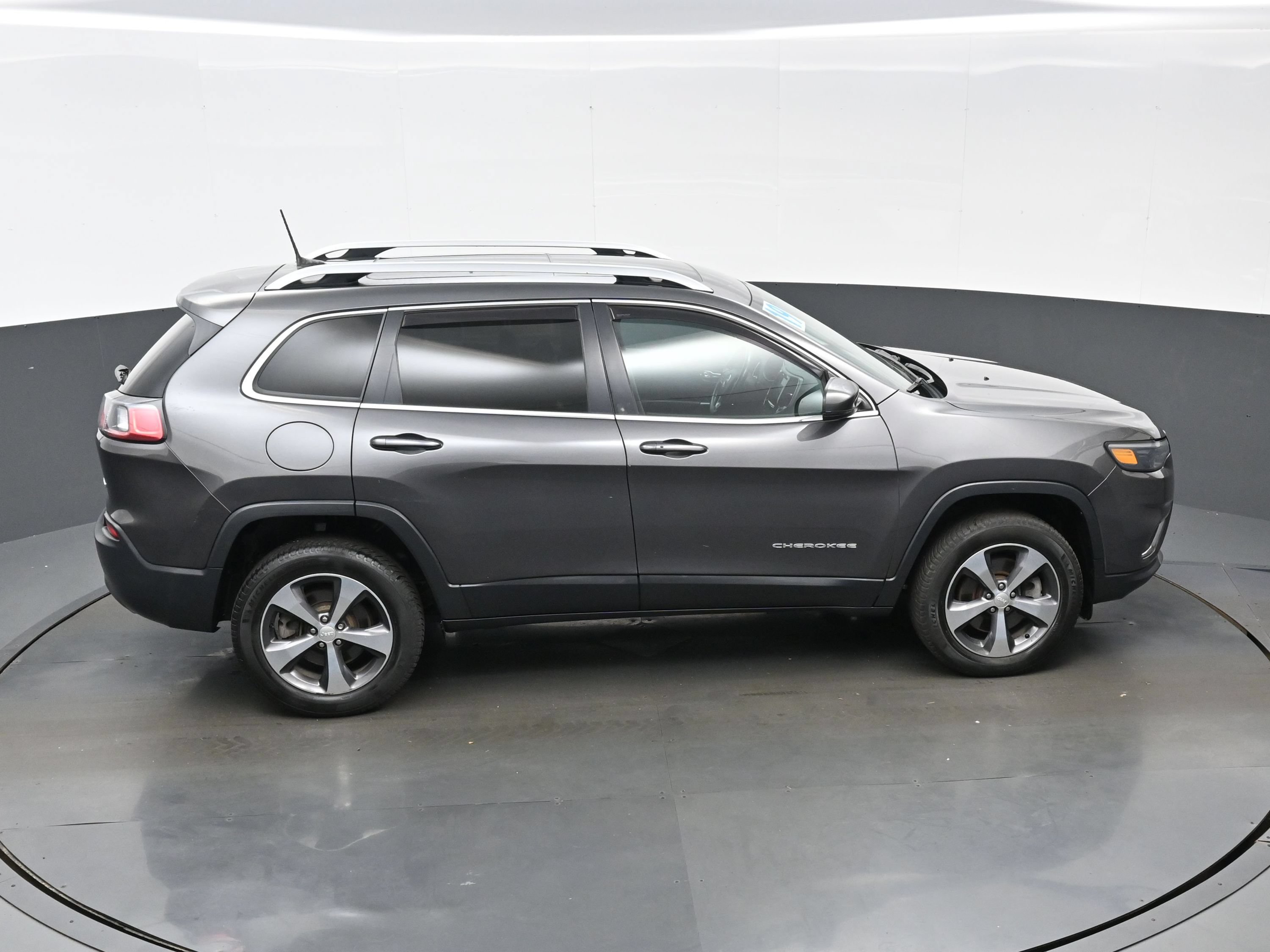 Used 2019 Jeep Cherokee Limited w/ Trailer Tow Group AWD/4WD image 43