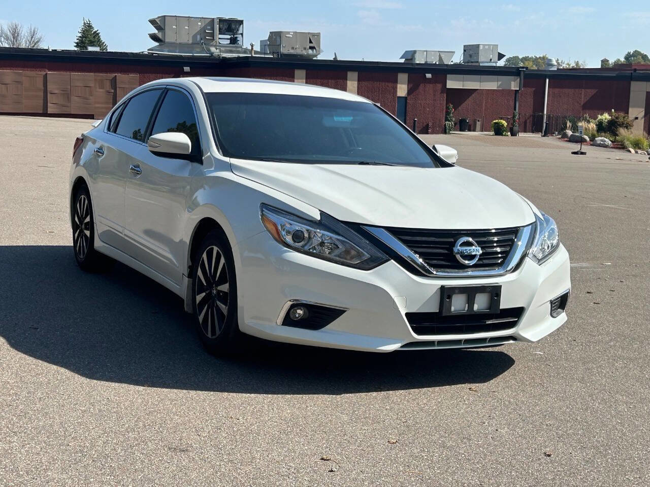 Used 2018 Nissan Altima 2.5 SV w/ 2.5 SV Technology Package image 1
