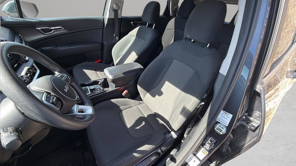 Used 2023 Kia Sportage LX image 12