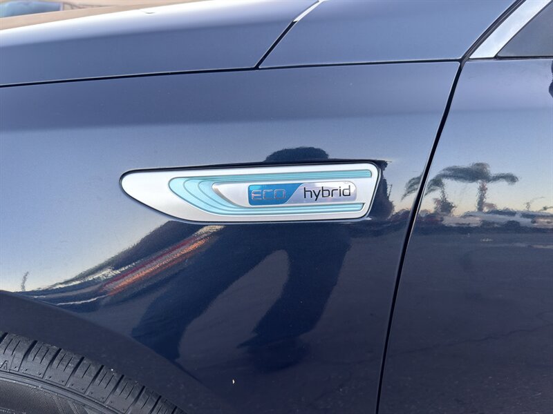 Used 2018 Kia Optima Premium w/ Convenience Package FWD image 7