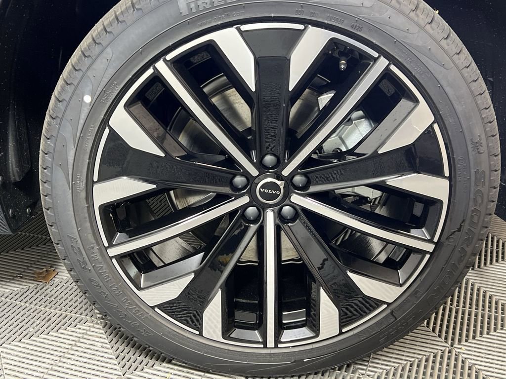 New 2026 Volvo XC90 B6 Ultra w/ Protection Package image 14