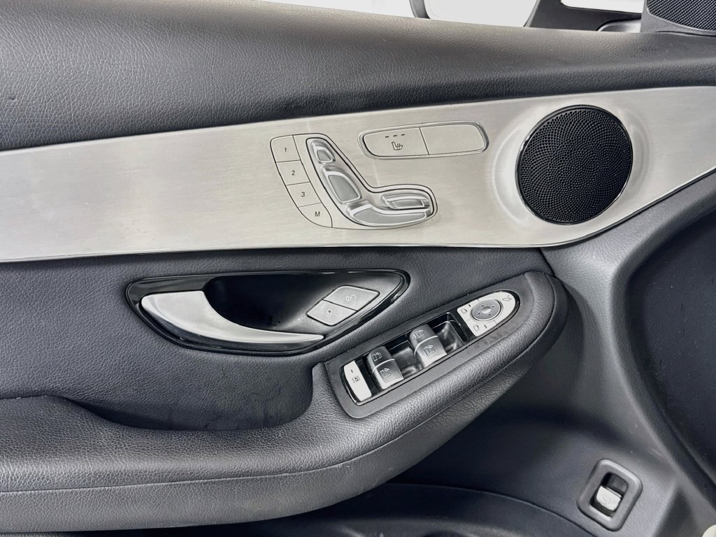 Used 2019 Mercedes-Benz GLC 300 4MATIC image 17