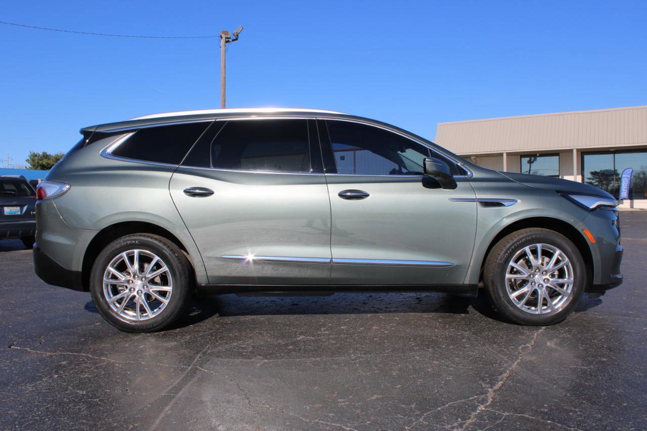 Used 2022 Buick Enclave Premium w/ Experience Buick Package FWD image 3