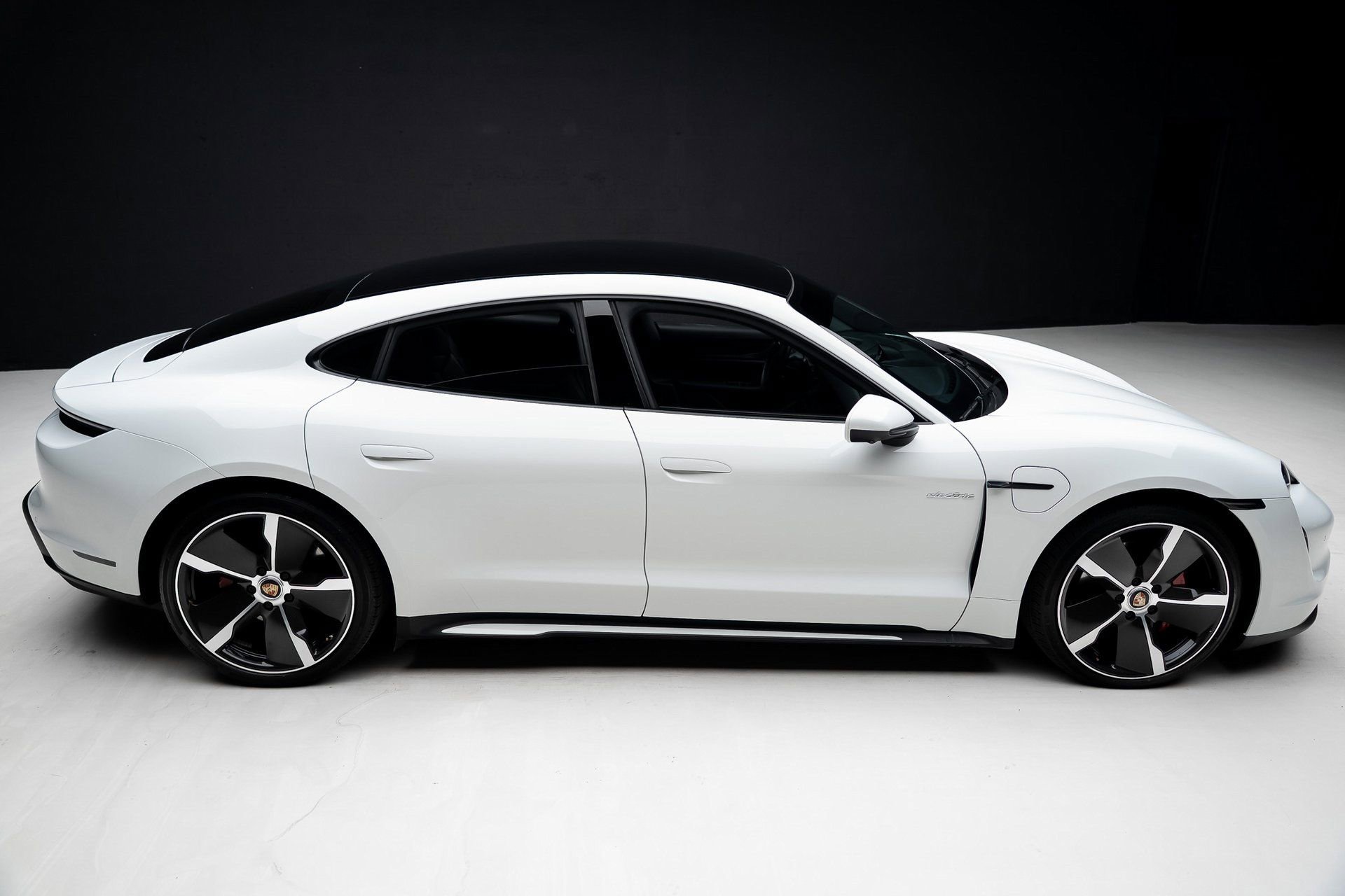 Used 2022 Porsche Taycan image 32