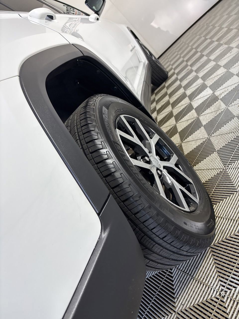 Used 2024 Jeep Grand Cherokee L Limited w/ Luxury Tech Group II image 34