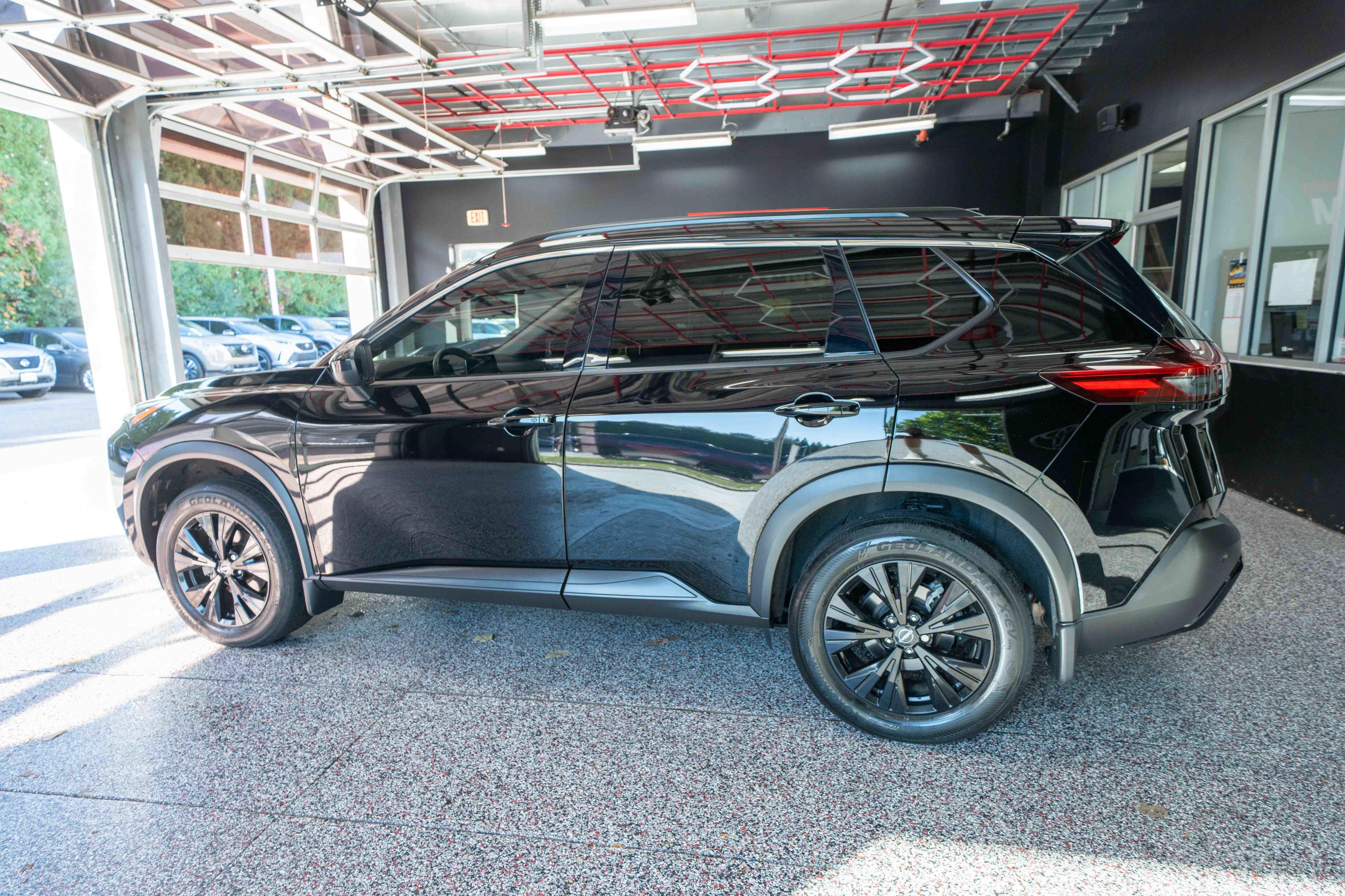 Used 2023 Nissan Rogue SV w/ SV Premium B Package AWD/4WD image 2