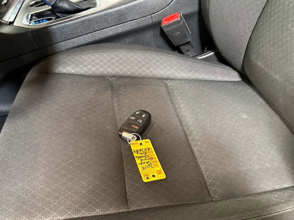 Used 2019 Jeep Grand Cherokee Laredo AWD/4WD image 21