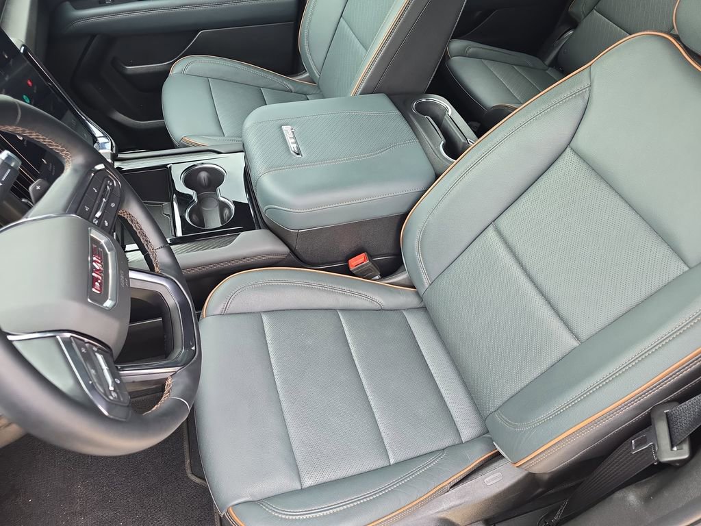Used 2025 GMC Yukon XL AT4 w/ AT4 Premium Package AWD/4WD image 16