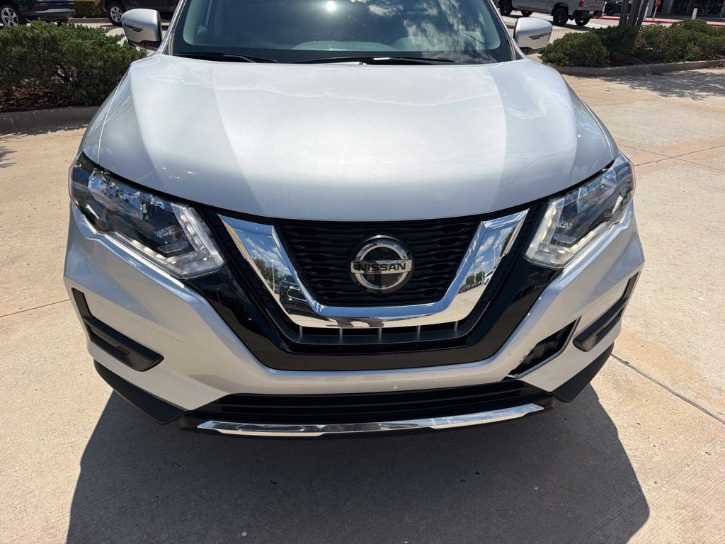 Used 2018 Nissan Rogue SV w/ Premium Package AWD/4WD image 2
