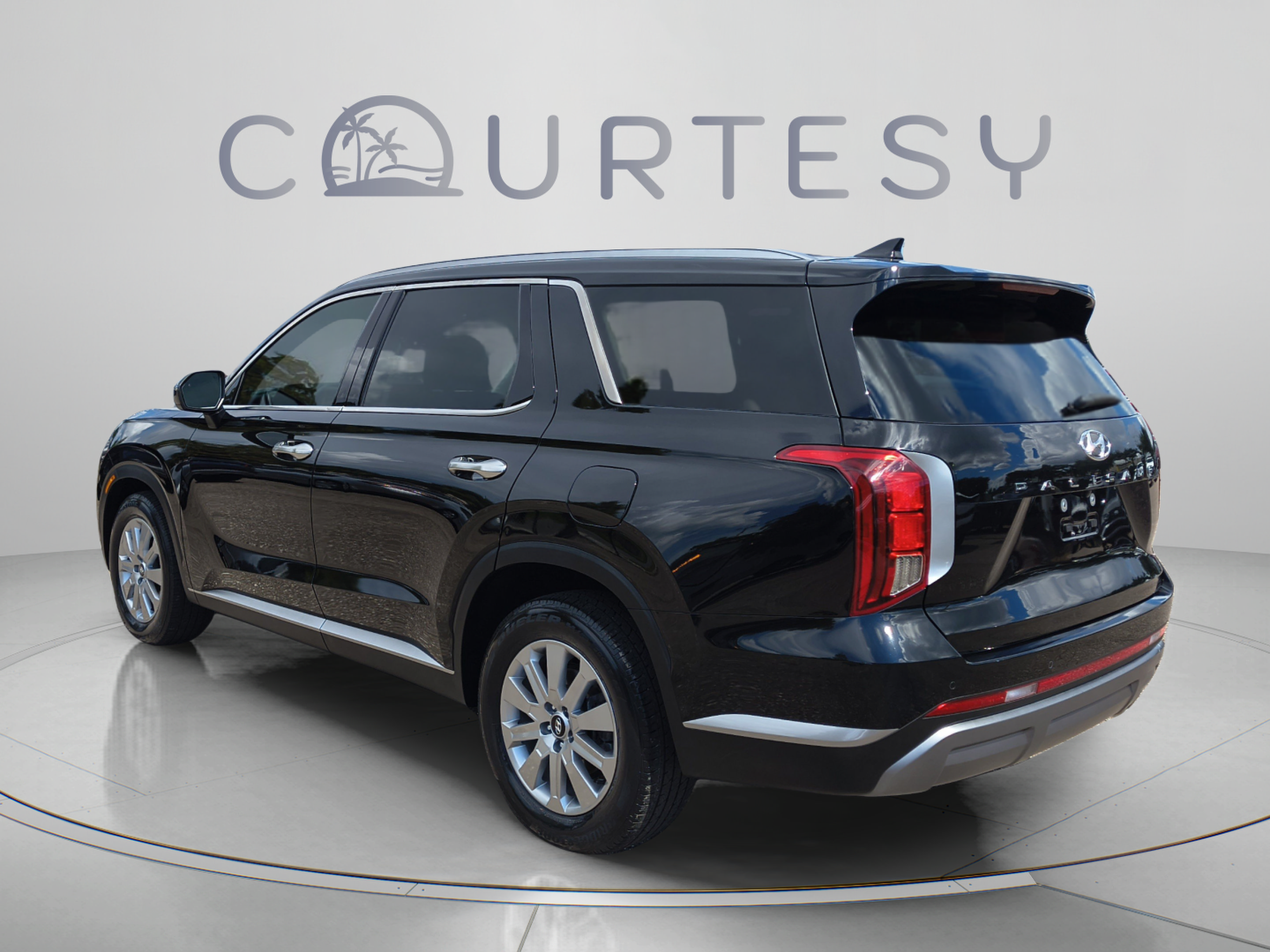 Certified 2024 Hyundai Palisade SEL FWD image 3