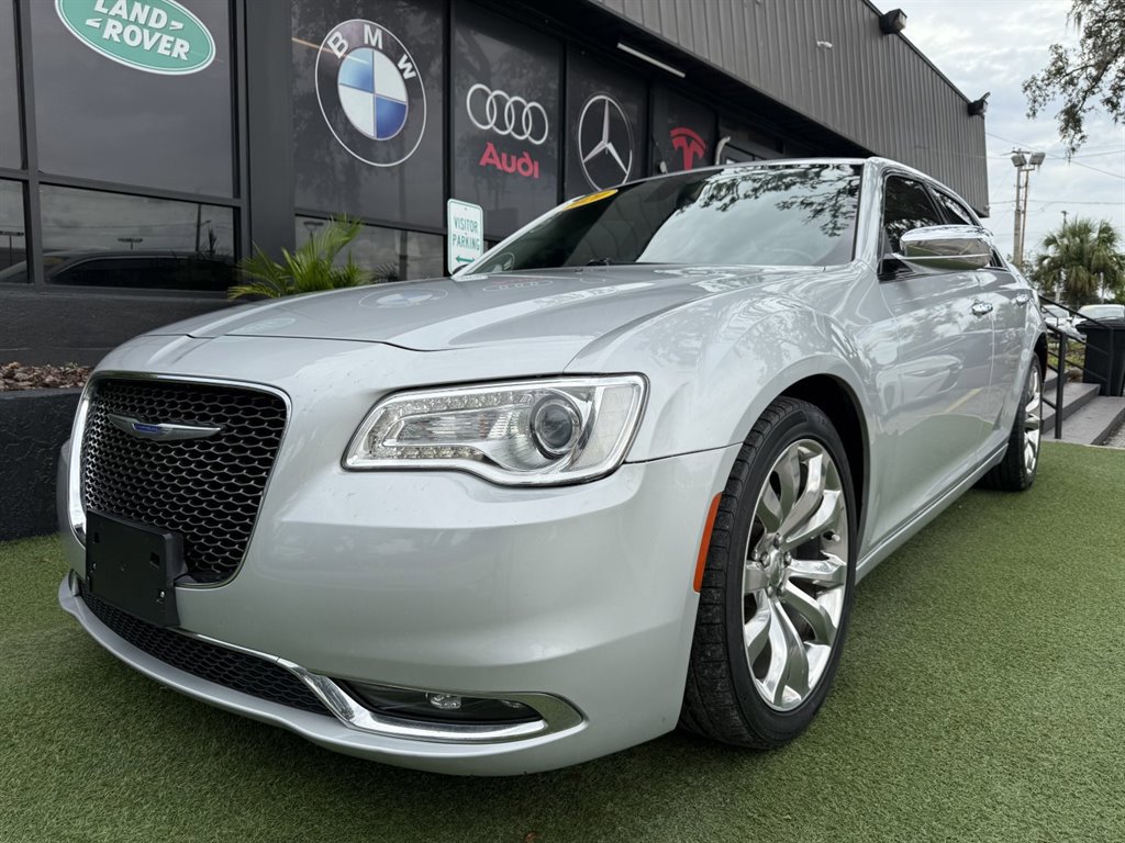 Used 2020 Chrysler 300 Limited image 1
