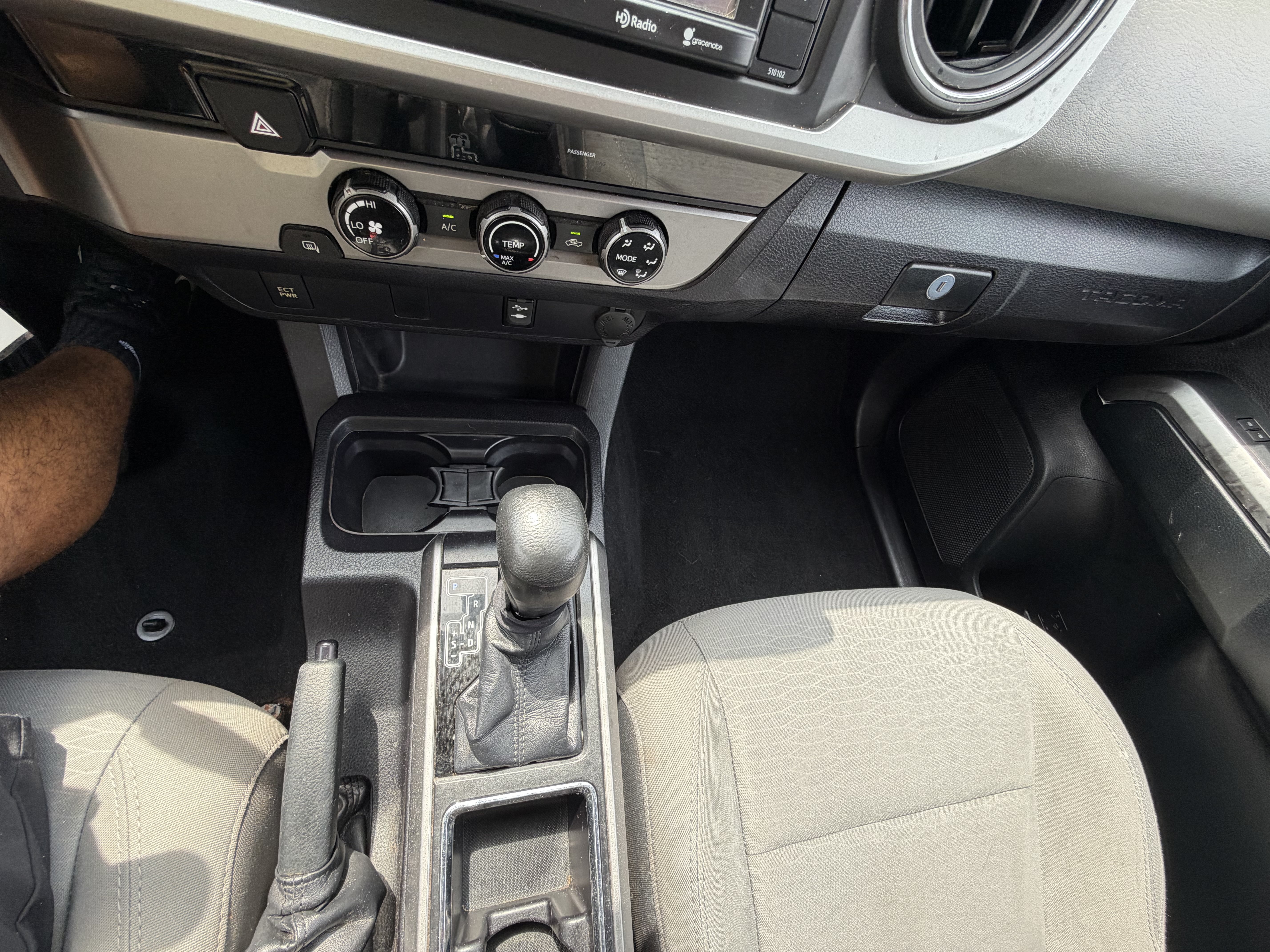 Used 2016 Toyota Tacoma SR5 w/ Towing Package RWD image 18