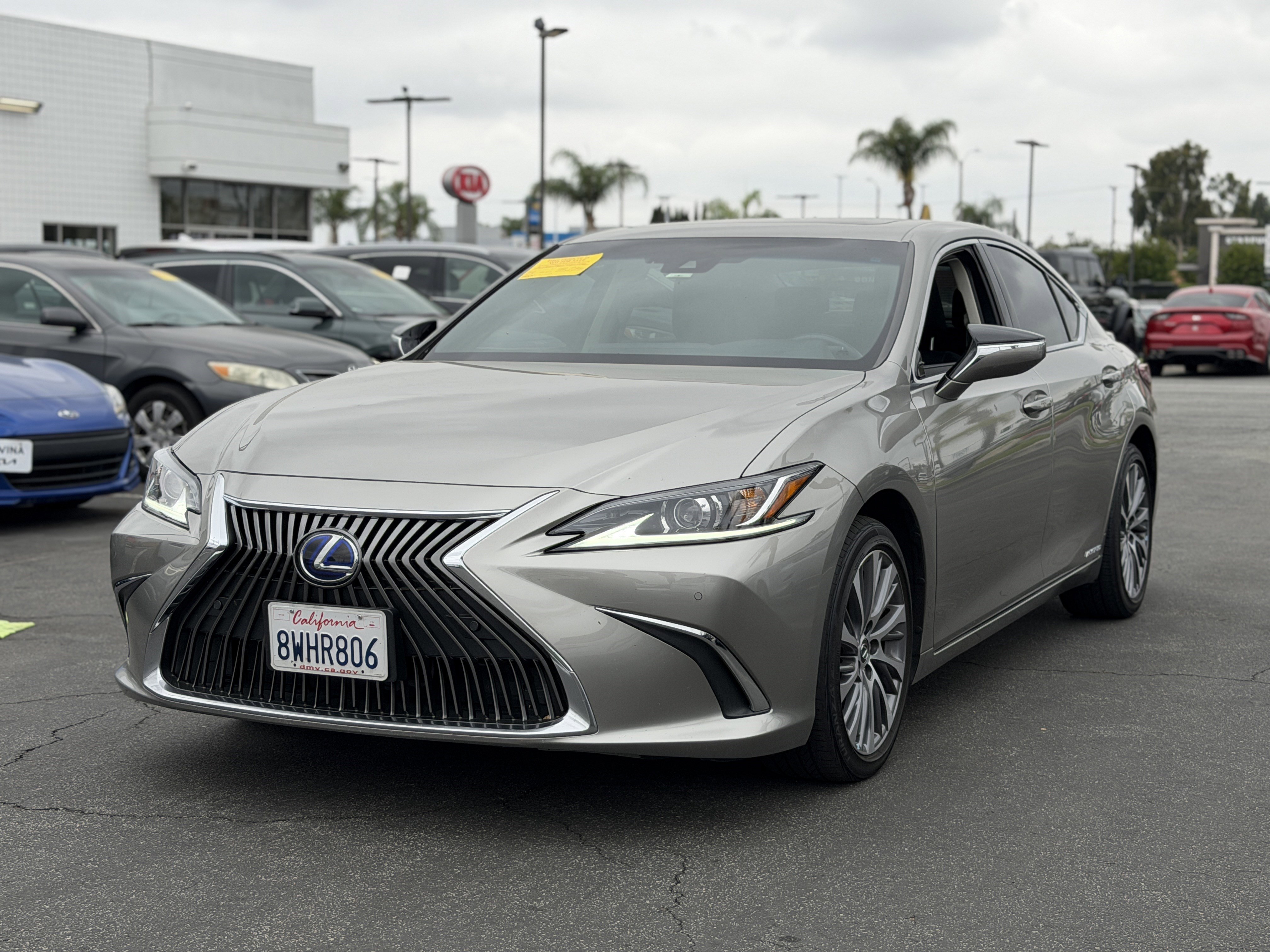 Used 2021 Lexus ES 300h w/ Premium Package FWD image 4