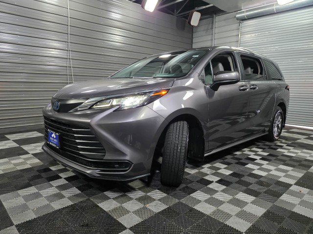 Used 2023 Toyota Sienna LE image 40