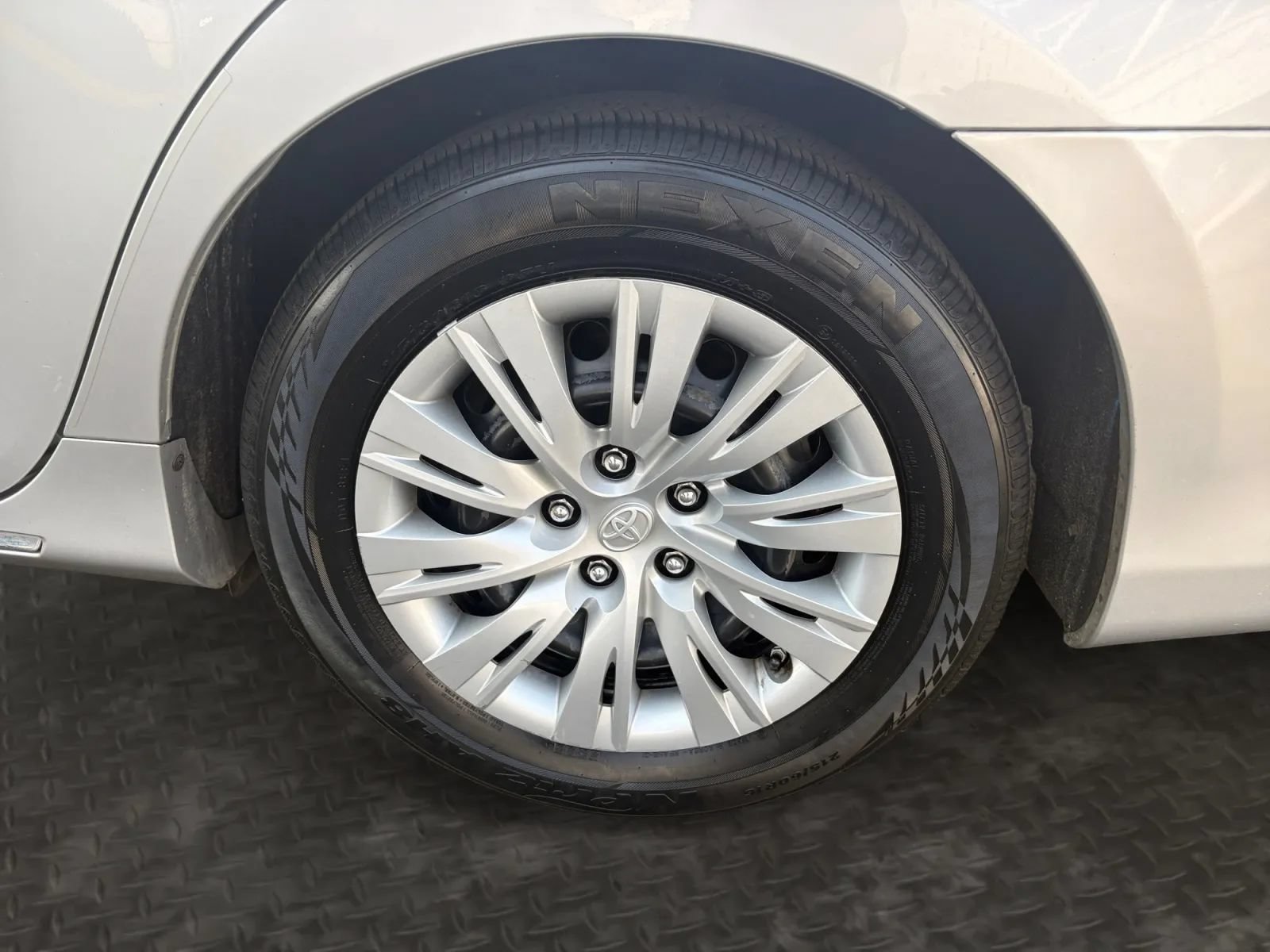 Used 2012 Toyota Camry LE FWD image 38