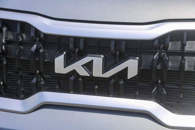 Used 2024 Kia Telluride LX image 7