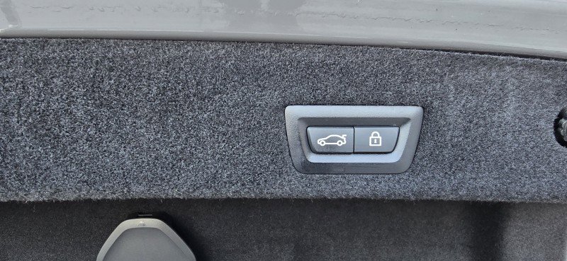 Used 2021 BMW 750i xDrive w/ Executive Package image 30