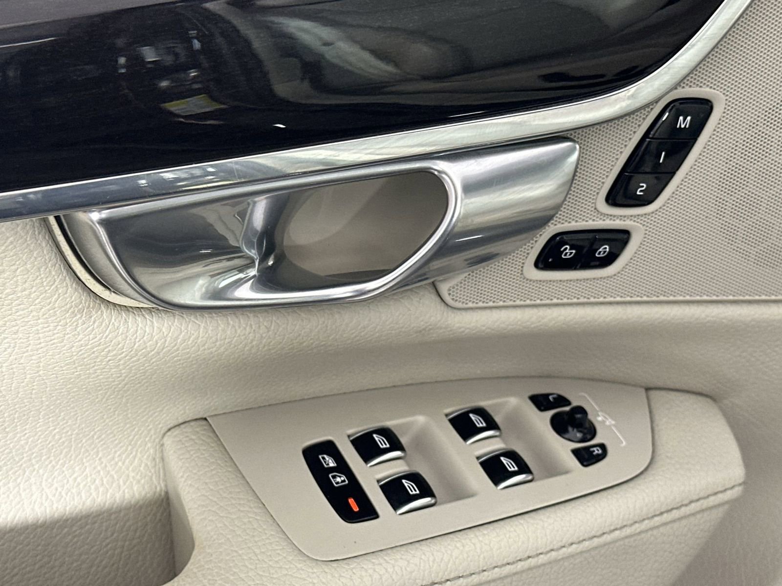 Used 2018 Volvo S90 T5 Momentum w/ Convenience Package image 13