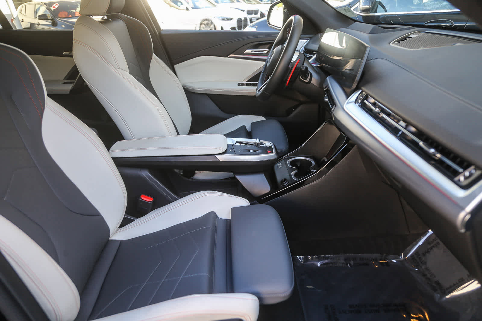 Used 2025 BMW X2 M35i w/ Premium Package image 12