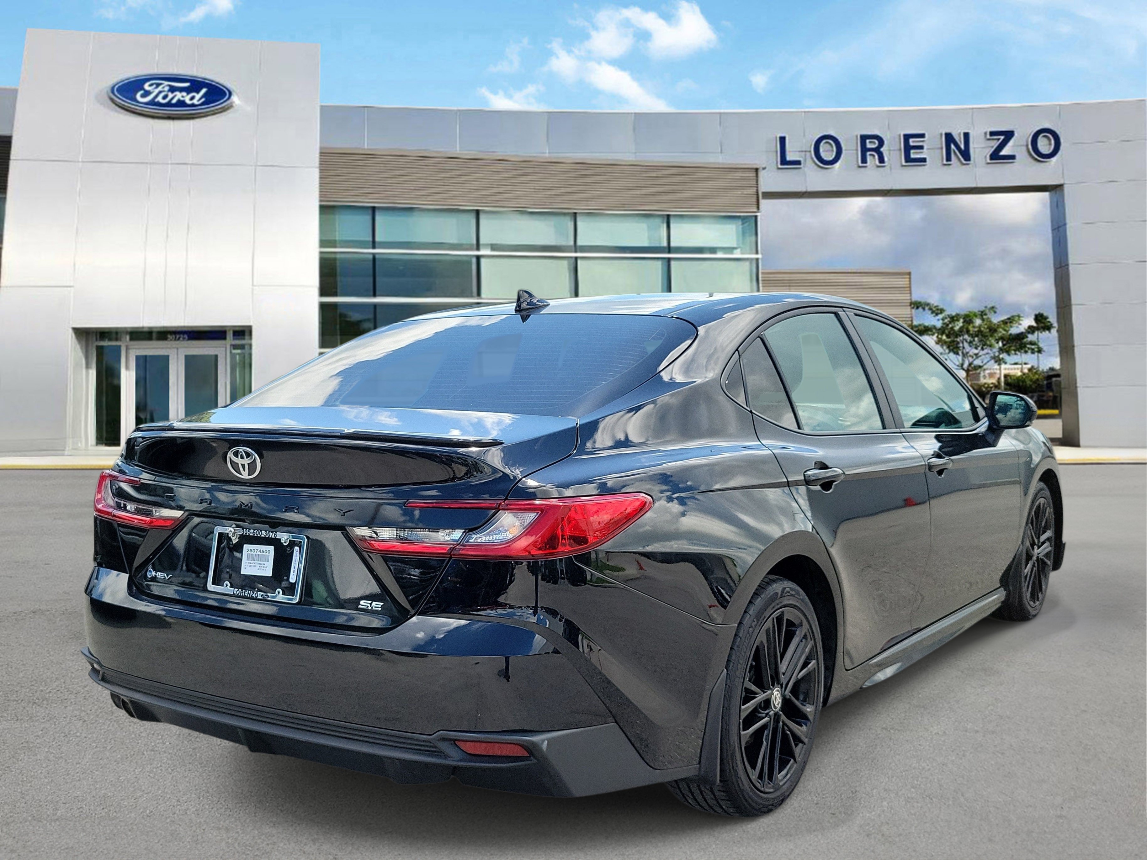 Used 2026 Toyota Camry SE FWD image 5