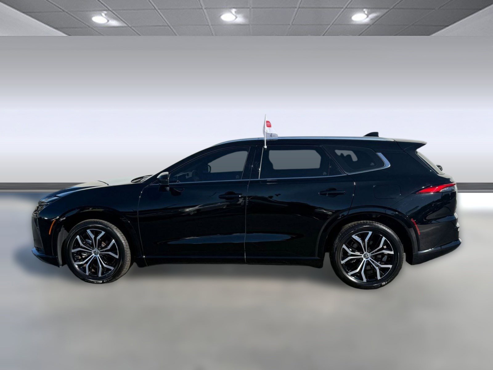 Used 2025 Toyota Crown Signia image 2