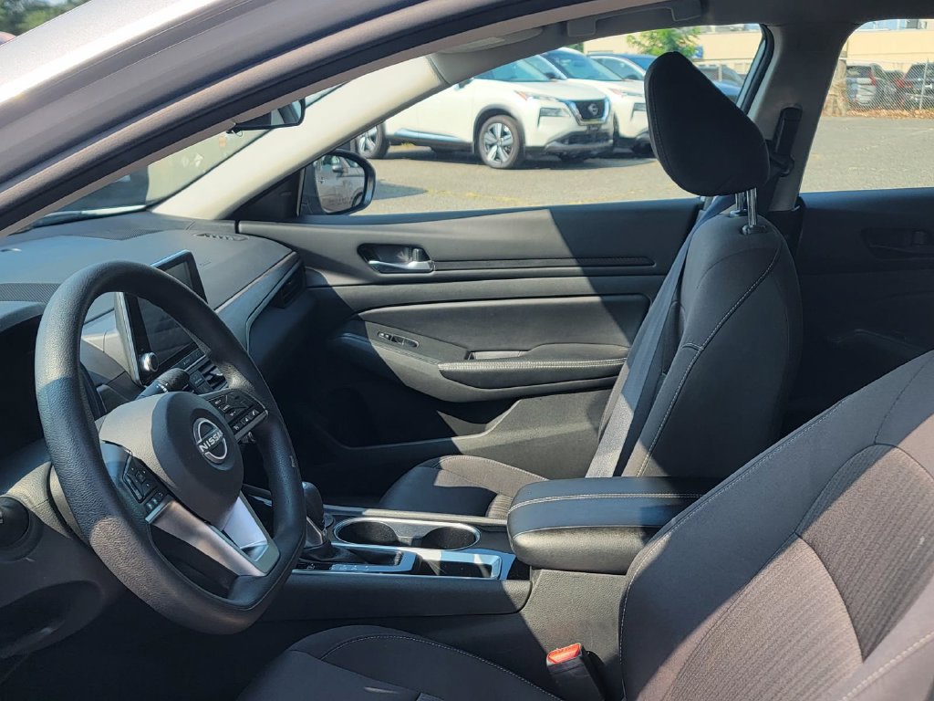 Used 2024 Nissan Altima 2.5 SV FWD image 13