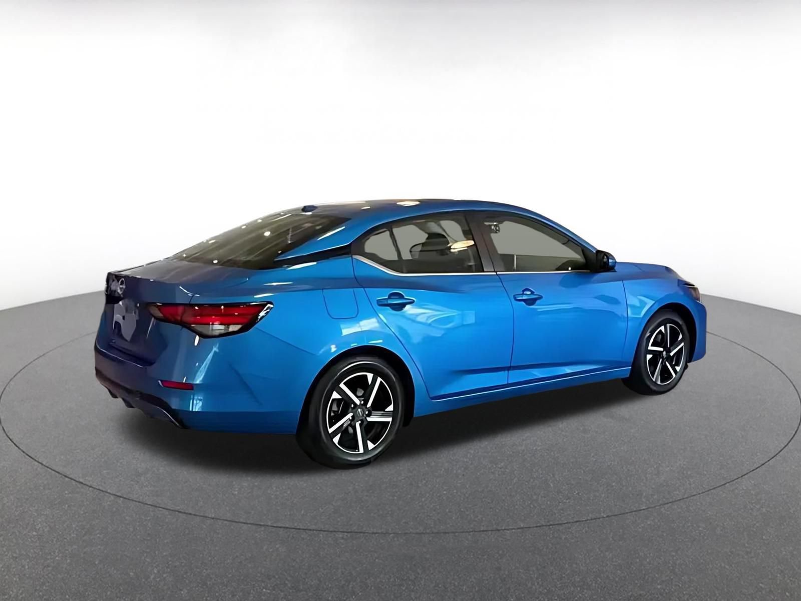 Used 2025 Nissan Sentra SV FWD image 11