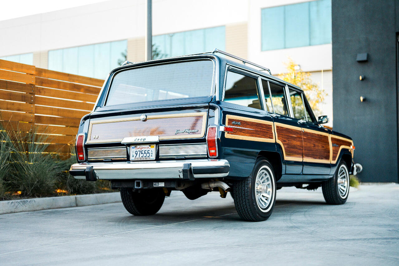 Used 1987 Jeep Grand Wagoneer image 7