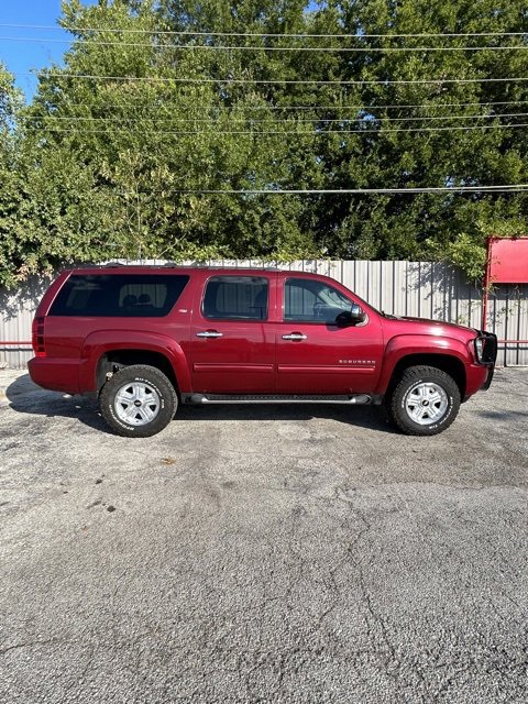 Used 2010 Chevrolet Suburban LT image 2