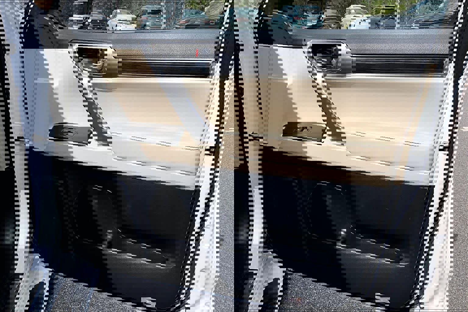 Used 2023 Lexus GX 460 Premium w/ Premium Package image 25