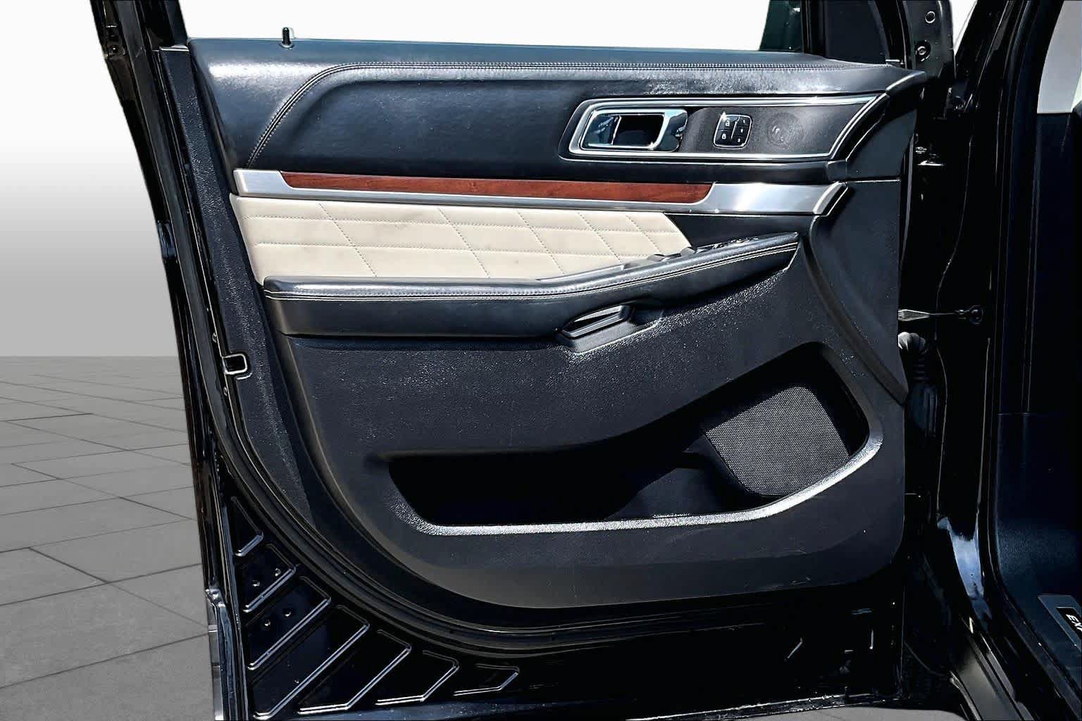 Used 2017 Ford Explorer Platinum AWD/4WD image 22