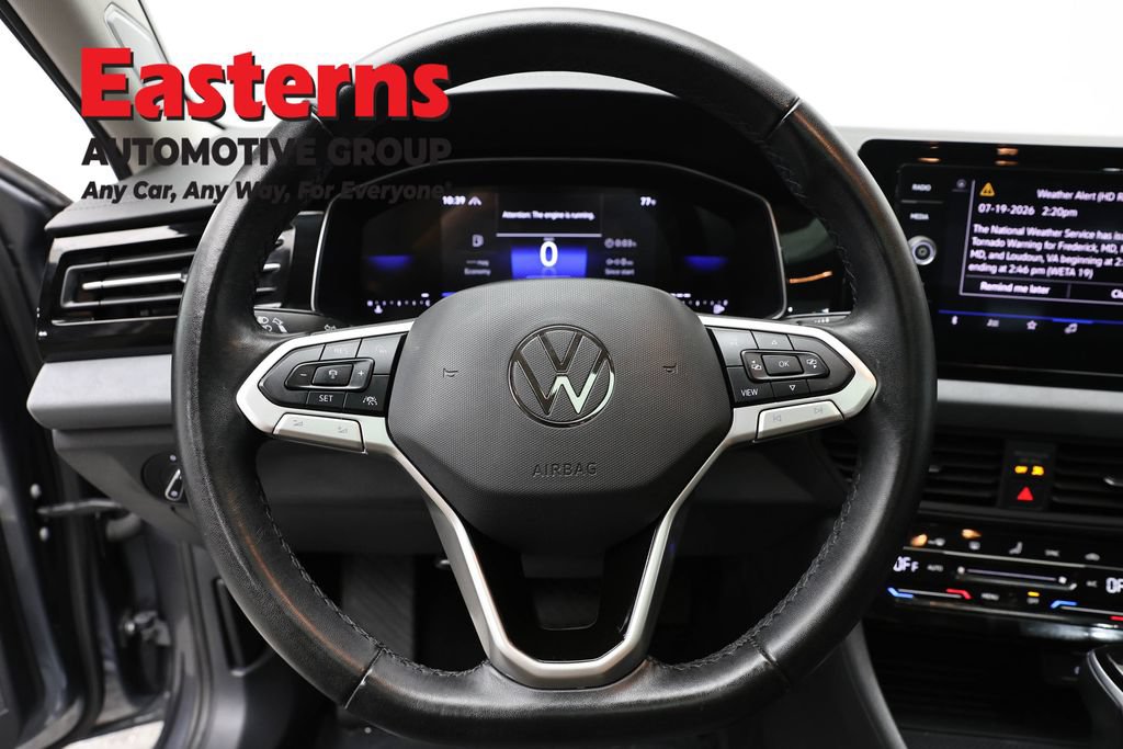 Used 2025 Volkswagen Jetta SE FWD image 11
