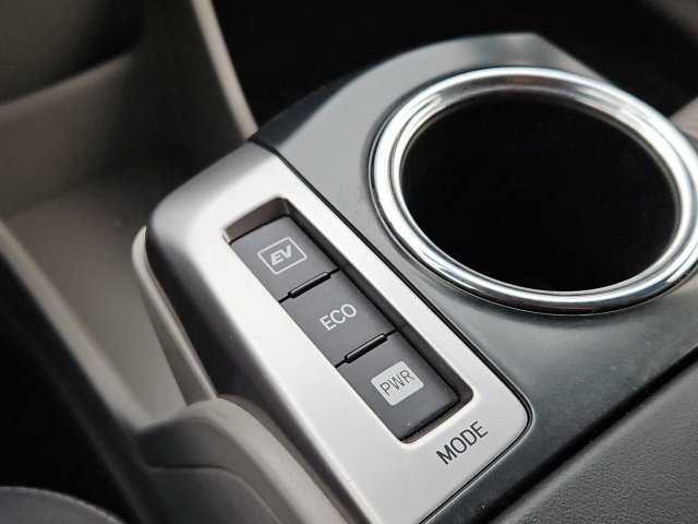 Used 2015 Toyota Prius V Five image 38