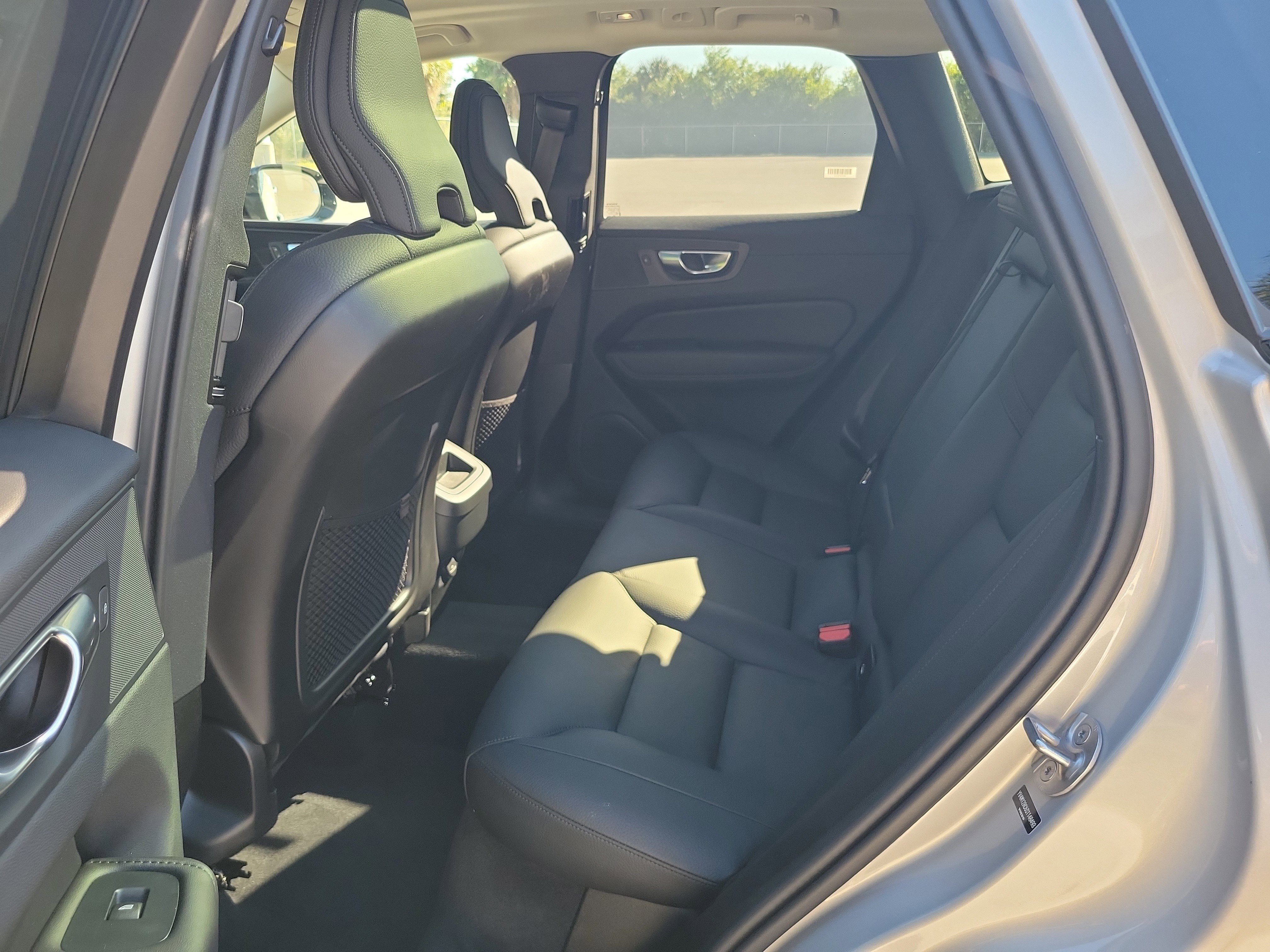 Used 2025 Volvo XC60 B5 Plus image 31