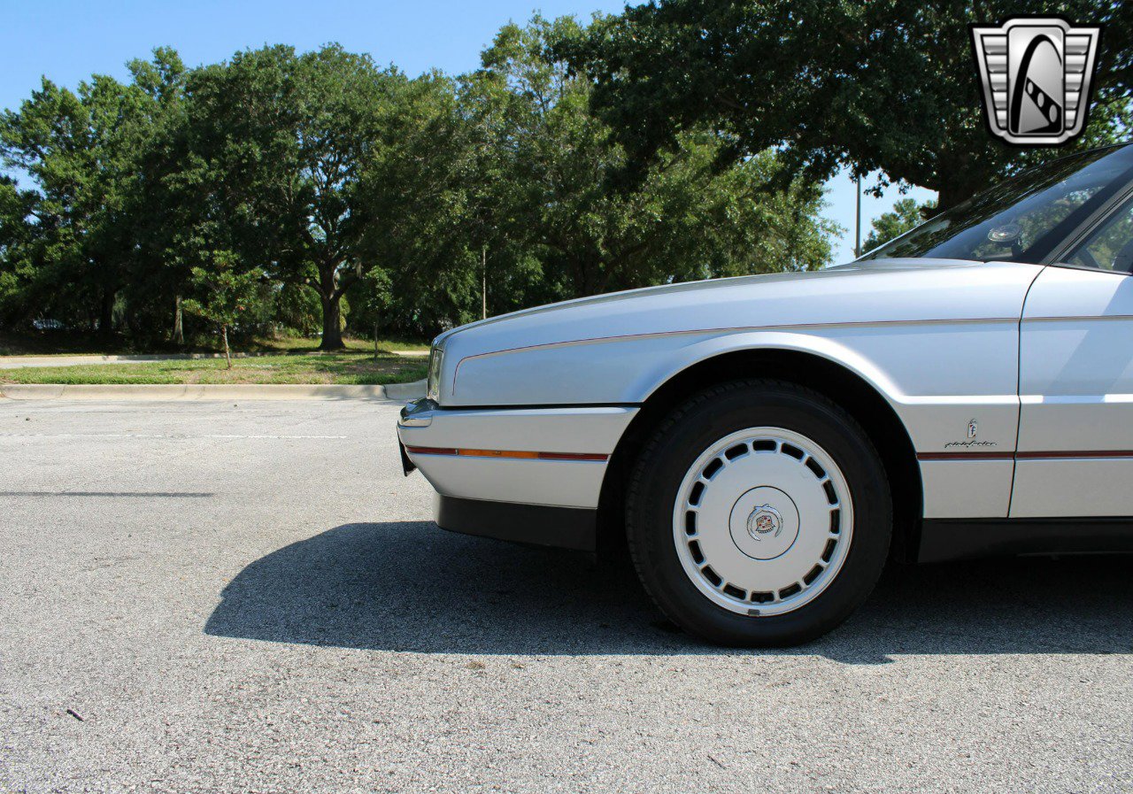 Used 1991 Cadillac Allante image 16