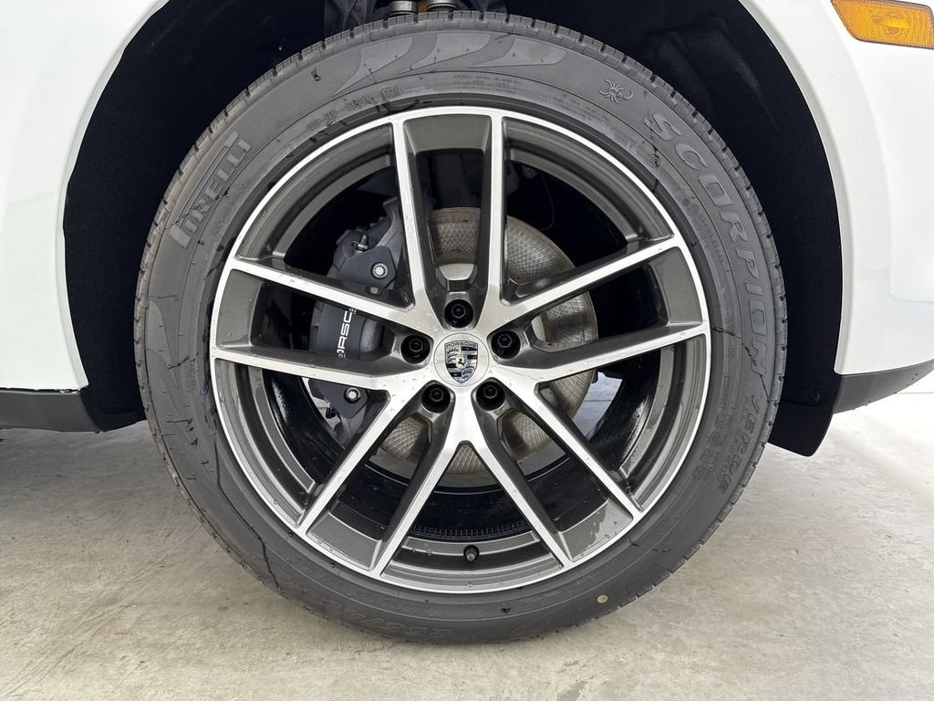 New 2026 Porsche Macan AWD/4WD image 15