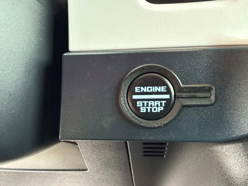 Used 2025 Ford Bronco Heritage Edition AWD/4WD image 34