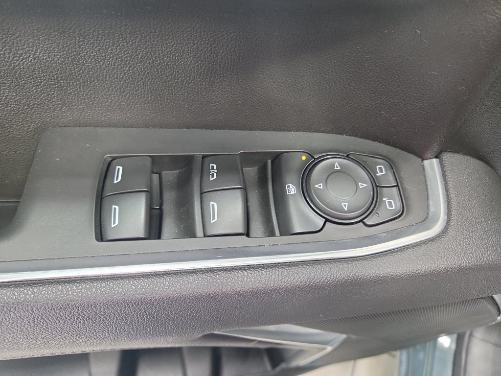 Used 2025 Chevrolet Silverado 1500 LT AWD/4WD image 32