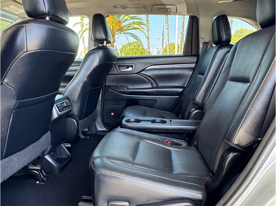 Used 2017 Toyota Highlander Limited Platinum AWD/4WD image 22