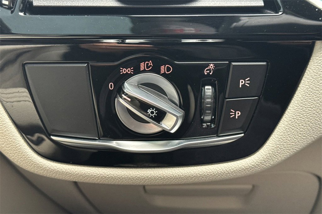 Used 2022 BMW M550i xDrive w/ Executive Package image 33