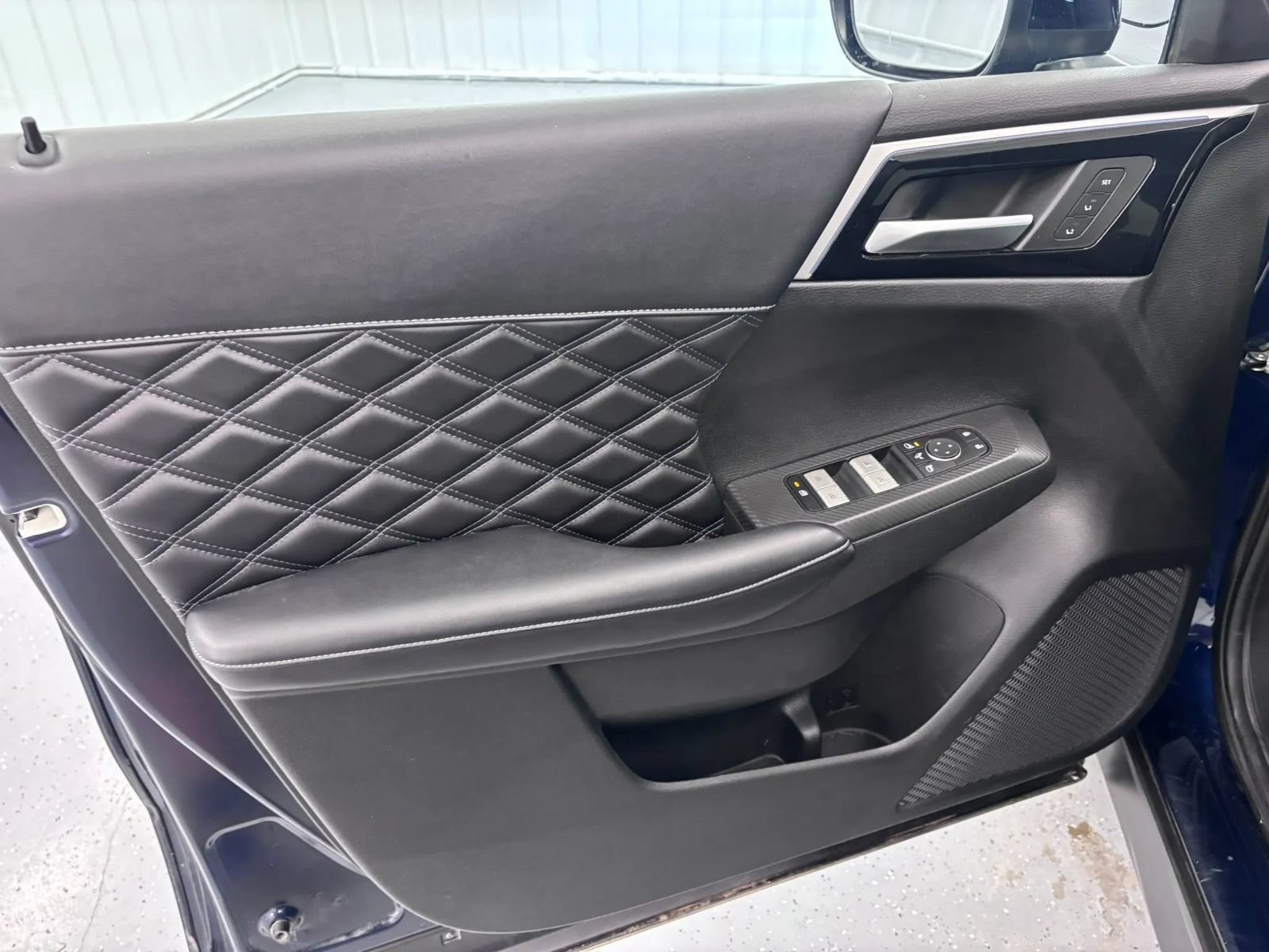 Used 2024 Mitsubishi Outlander SEL AWD/4WD image 38